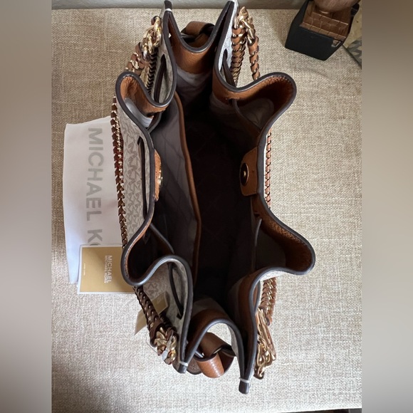 Michael Kors Mina Large Logo Hand Bag Vanilla NWT - Picture 6 of 8